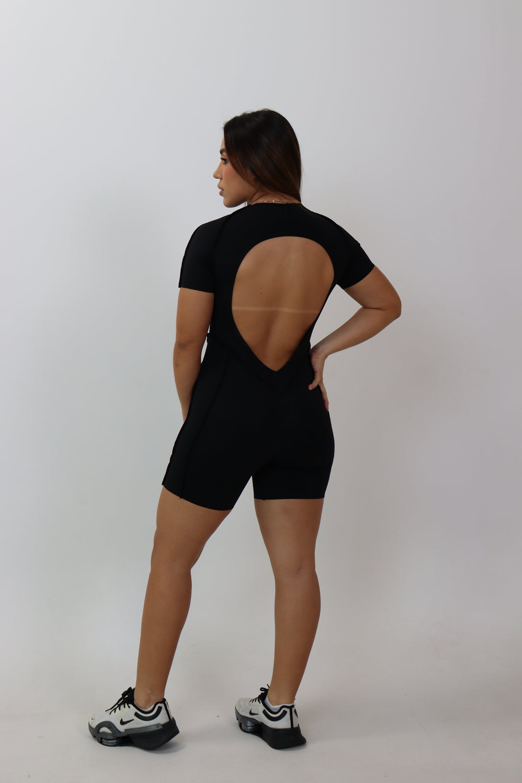 ENTERIZO CORTO GH NEGRO