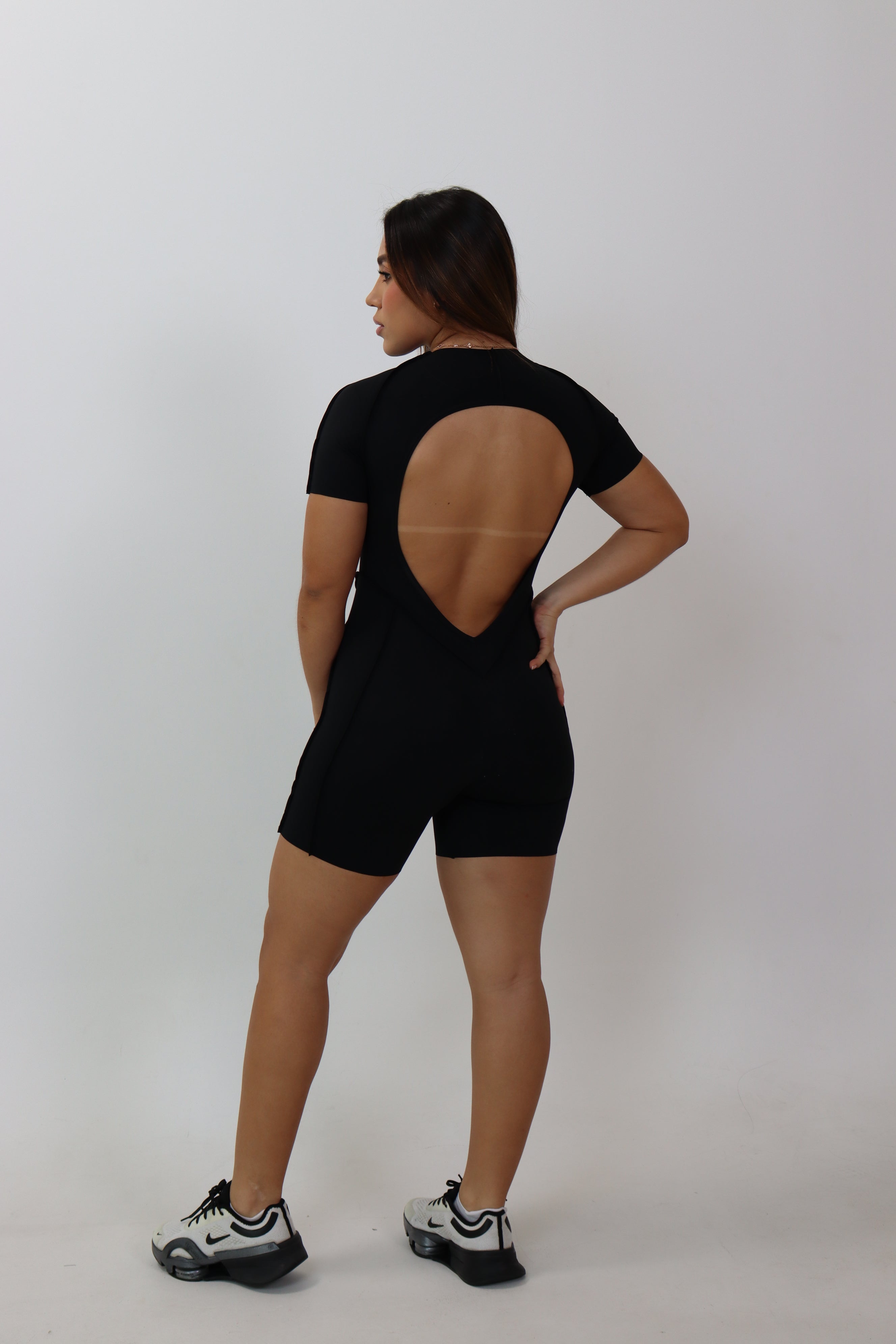 ENTERIZO CORTO GH NEGRO