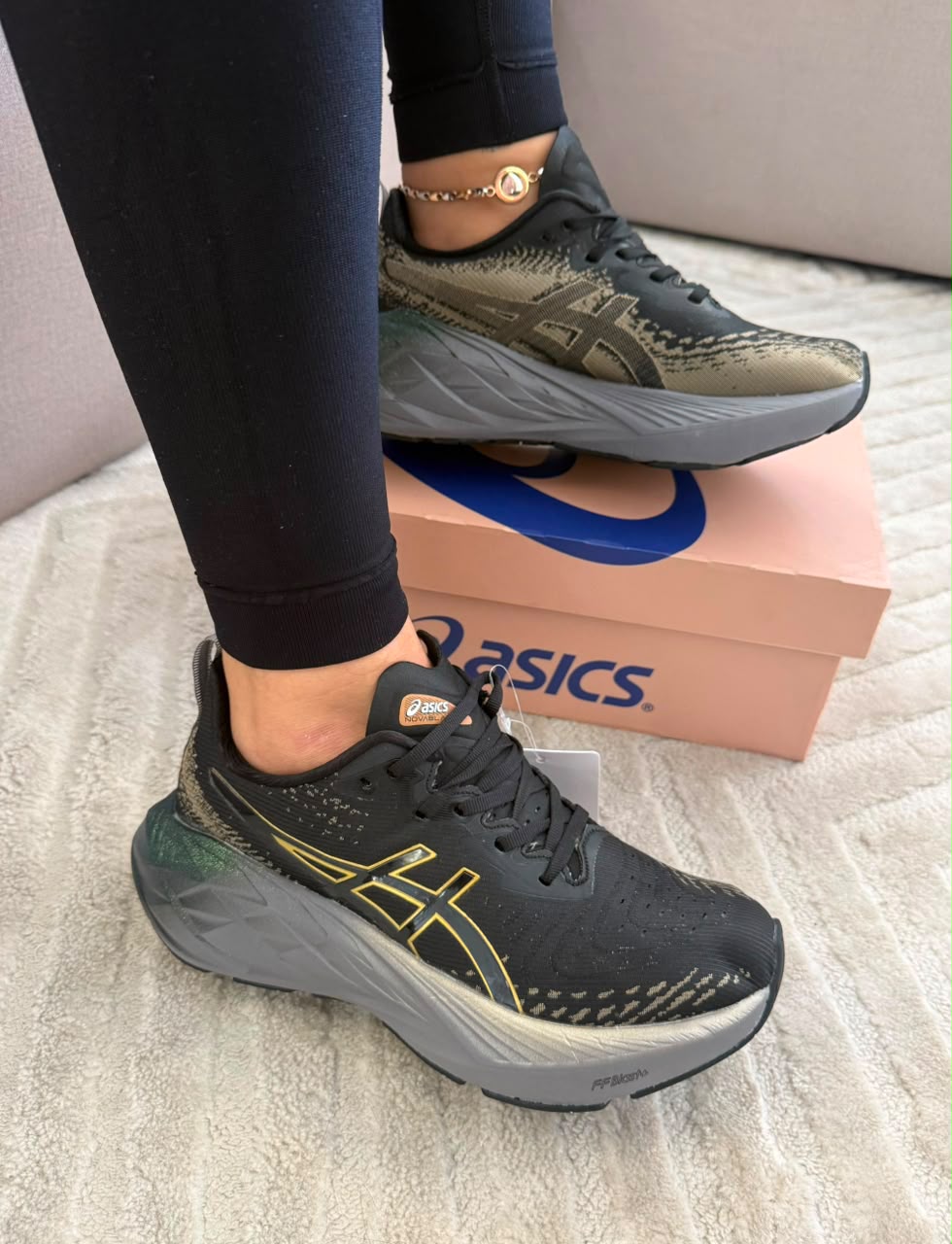 Z Asics Novablast